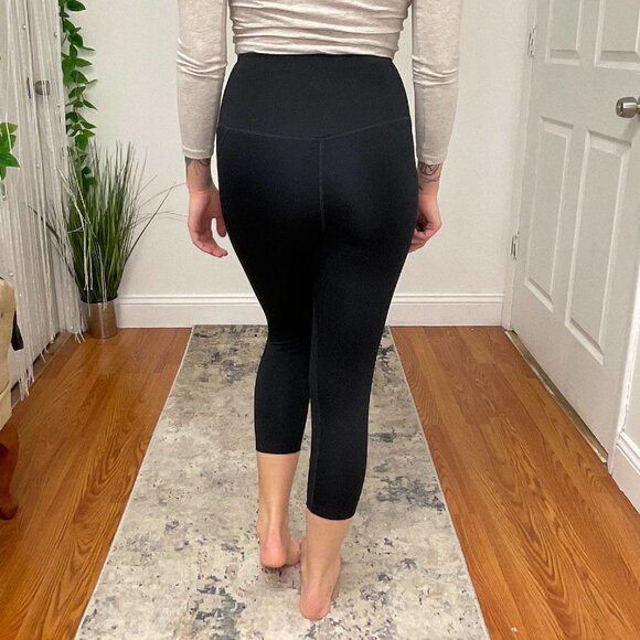 Girlfriend Collective Compressive High Waisted Capri Leggings Size S Black - Picture 3 of 6